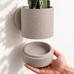 Hangende Bloempot Straight Weave – 4.5 Wall — Kleur: Muted White — digitale kleurvisualisatie op basis van LoftedGoods-foto; plant niet inbegrepen