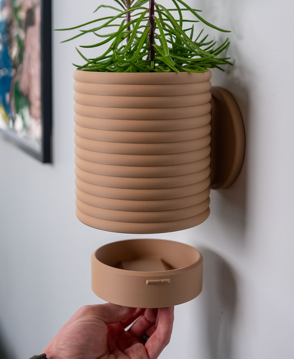 Hangende Bloempot Poppy 2 – 4.5 inch — originele LoftedGoods-ontwerpersfoto van Thangs; Latte Brown, plant niet inbegrepen