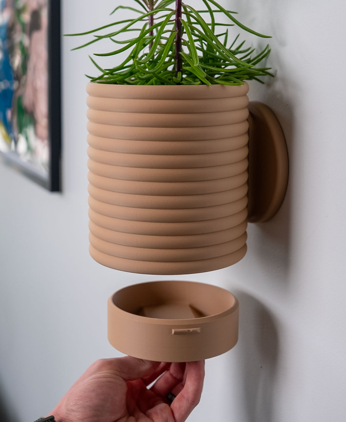 Hangende Bloempot Poppy 2 – 4.5 inch — originele LoftedGoods-ontwerpersfoto van Thangs; Latte Brown, plant niet inbegrepen