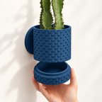 Hangende Bloempot Quilted – 4.5 Wall — Kleur: Dark Blue — digitale kleurvisualisatie op basis van LoftedGoods-foto; plant niet inbegrepen