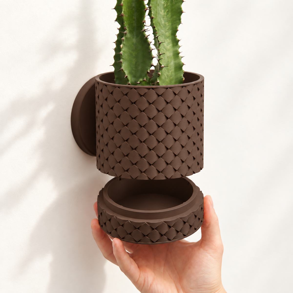 Hangende Bloempot Quilted – 4.5 Wall — Kleur: Dark Chocolate — digitale kleurvisualisatie op basis van LoftedGoods-foto; plant niet inbegrepen