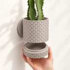 Hangende Bloempot Quilted – 4.5 Wall — Kleur: Muted White — digitale kleurvisualisatie op basis van LoftedGoods-foto; plant niet inbegrepen
